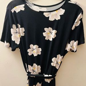 🖤Old Navy Floral Belted Dress🖤